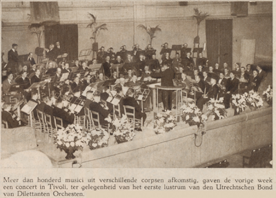 874756 Afbeelding van het jubileumconcert van de Utrechtsche Bond van Dilettanten Orkesten, bij het 5-jarig bestaan, in ...